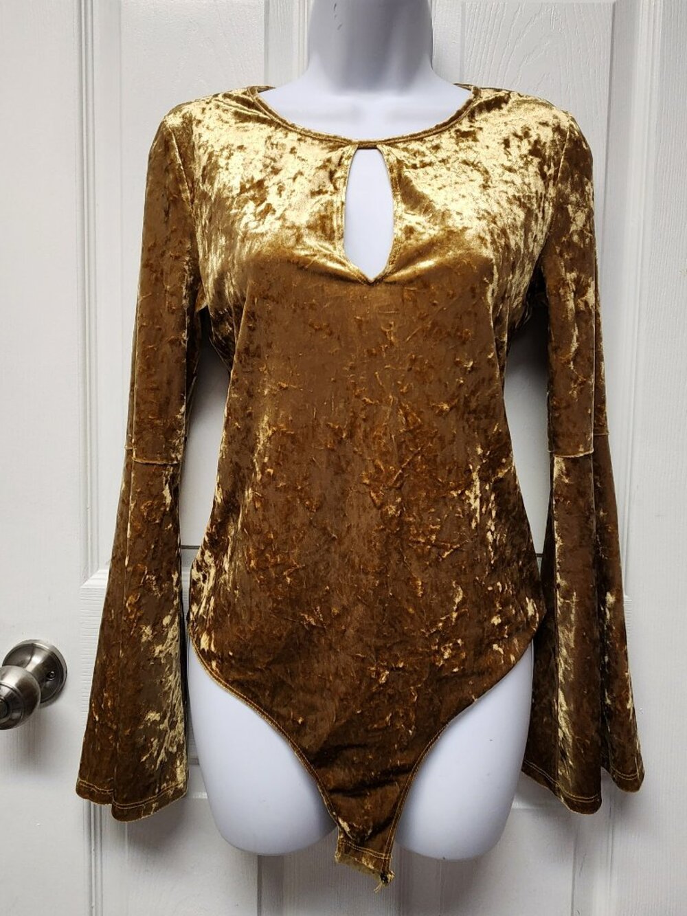 BCBGENERATION Bell Sleeve Crushed Velvet Bodysuit - S (PRE-LOVED)